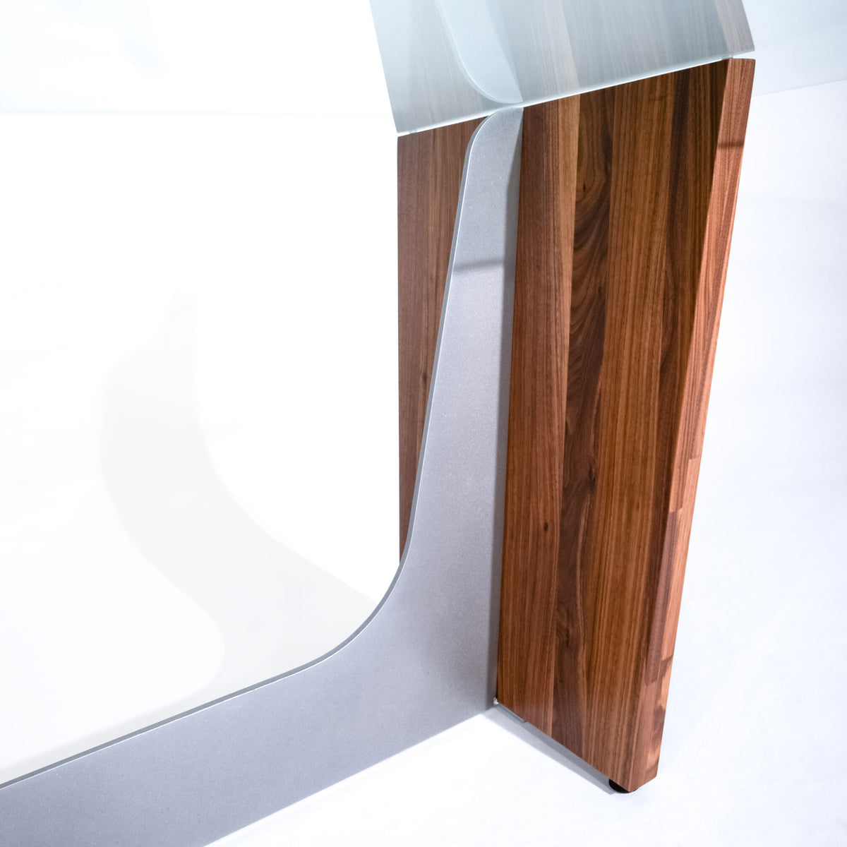 Laurel Dining Table